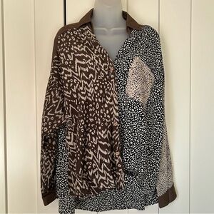 Easel animal print oversized blouse with twist hem M